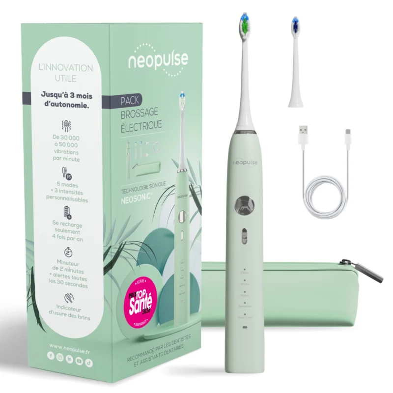 La brosse à dents électrique NEOSONIC vert sauge est fournie avec deux têtes de brosse souple et ultra-souple, un câble USB-C et une trousse assortie.